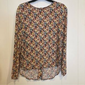 h&m long sleeved floral blouse with back button detailing